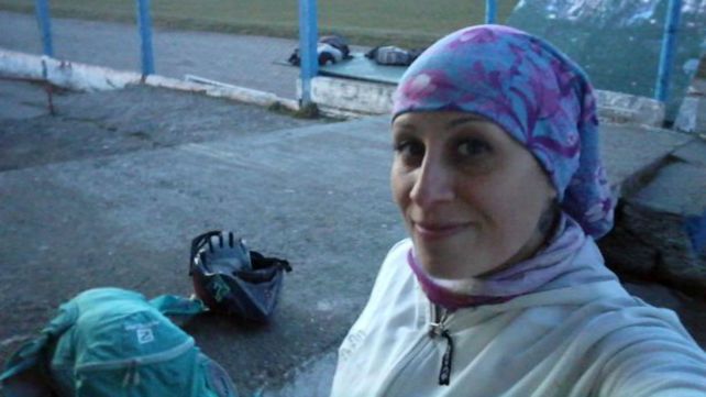 El cuerpo de Valeria Coppa estaba tirado en el césped junto a una bicicleta.