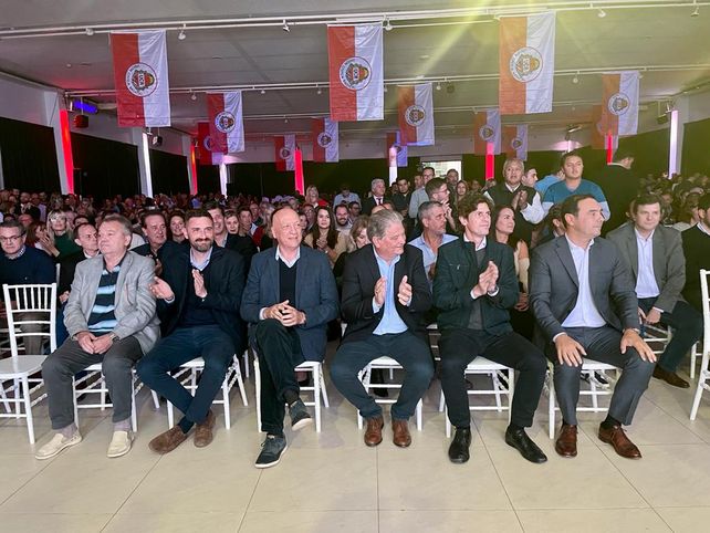 Referentes del arco pol&iacute;tico opositor confluyeron en la capital provincial.