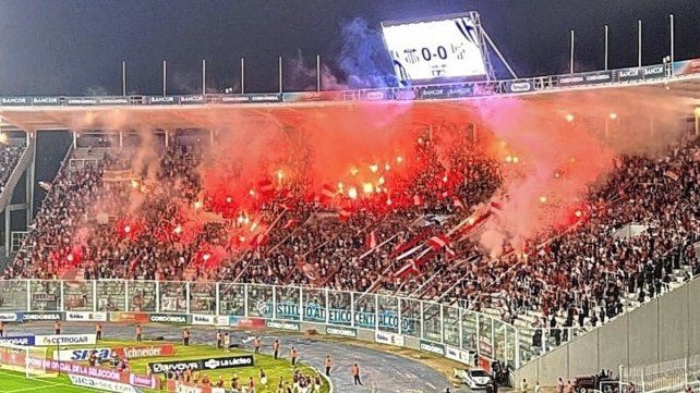 Instituto recibió una fuerte multa económica por las bengalas ante Belgrano pero jugará ante Colón con público.