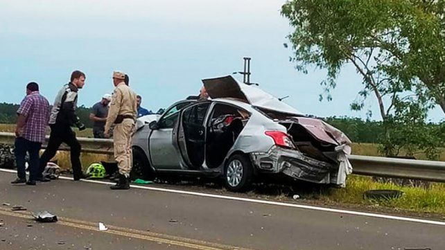 Un auto y un camión cargado con yerba que viajaba desde Misiones a Entre Ríos chocaron de frente. El accidente fatal fue en el kilómetro 626 de la RN14&nbsp;