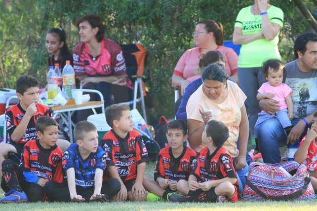 Jornada a puro sol y fútbol en el campeonato Millonario
