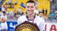 El rosarino Tiago Geralnik fue campeón del ascenso en Qatar, en un escenario de guerra