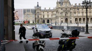 Francia: evacuaron el Louvre y el Palacio de Versalles