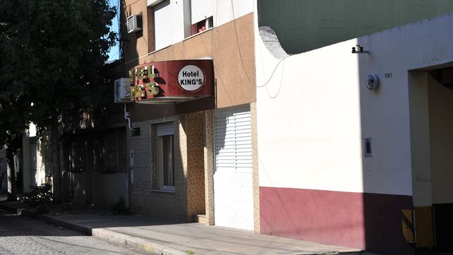 Violento incidente entre un conserje y un cliente en un motel cercano a la terminal de ómnibus