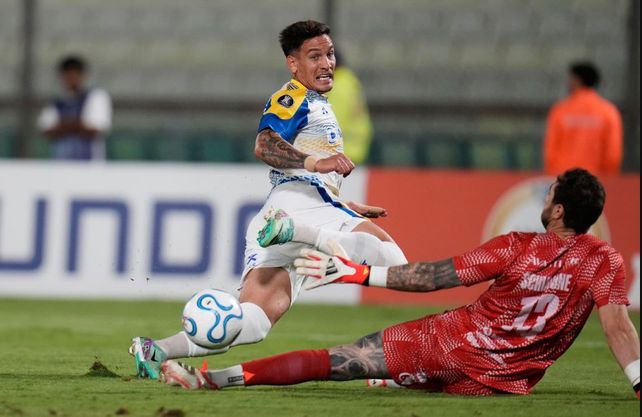 Enzo Copetti viene de marcar en dos partidos seguidos. El domingo podría ir desde el arranque.