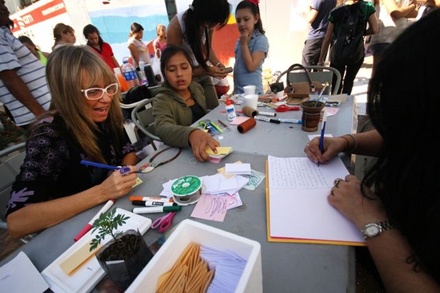 Con una creación colectiva, la ciudad rindió homenaje a sus mujeres