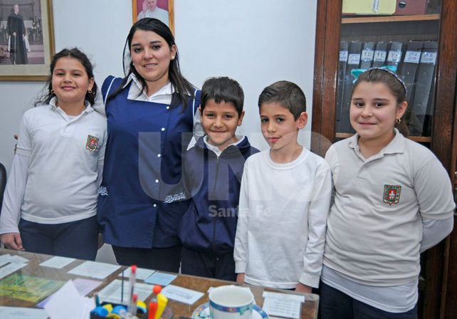 Trabajo y proyección. Un grupo de alumnos y la docente a cargo le explicaron a Diario UNO los detalles de la iniciativa. Fotos UNO de Santa Fe/Manuel Testi