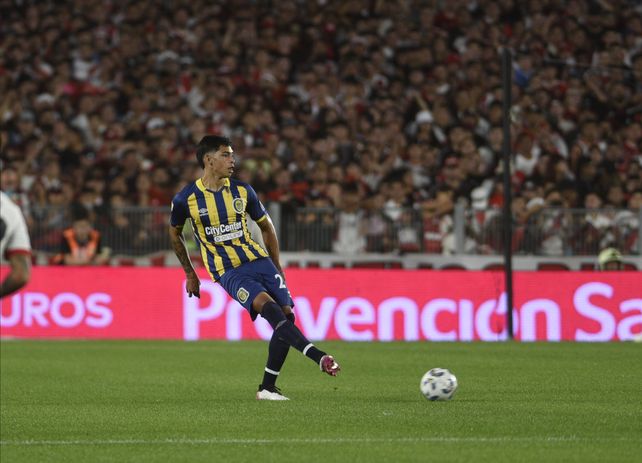 El juvenil Juan Giménez tuvo su debut como titular en Central en el partido ante River, por la Copa de la Liga.