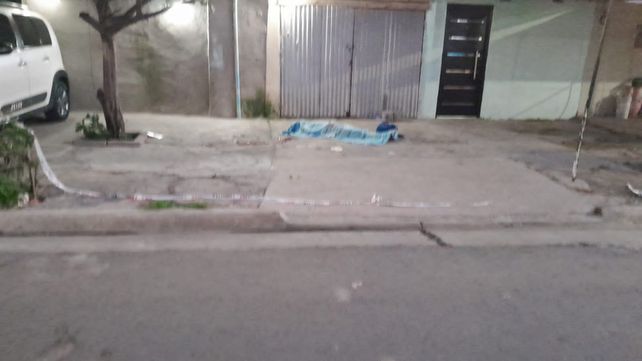 En plena vía pública: asesinaron de un tiro en la cabeza a una mujer en la ciudad de Rosario