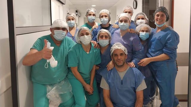 Los profesionales de la salud que trabajan en la institución.
