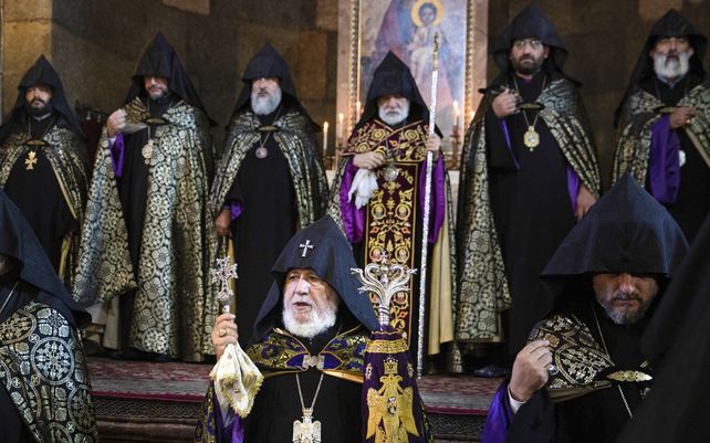 Servicio religioso en memoria de los muertos en una guerra en la región de Nagorno-Karabaj, en la Catedral Apostólica Armenia en Etchmiadzin, la sede de la Iglesia Ortodoxa Oriental en las afueras de Ereván, Armenia.