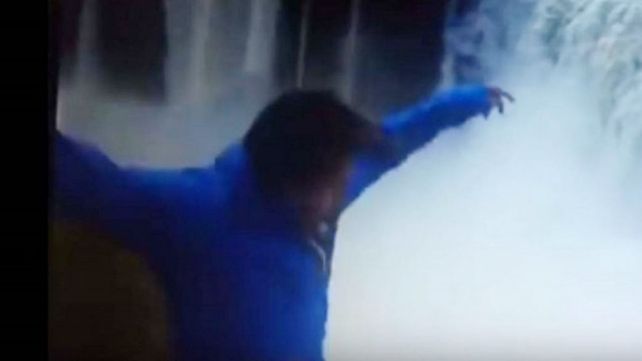 Quería grabar las cataratas y filmó lo peor: la muerte de un turista
