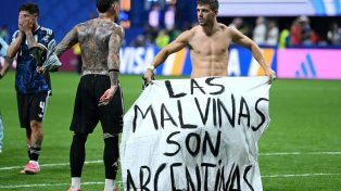 La bandera que mostraron los jugadores: Las Malvinas son argentinas