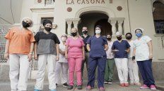 El personal de La Casona fue inmunizado junto a los adultos mayores en el marco de la campaña de vacunación que dispuso la provincia. El personal de La Casona fue inmunizado junto a los adultos mayores en el marco de la campaña de vacunación que dispuso la provincia.