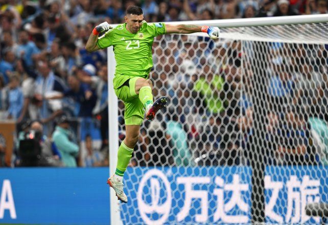 El Dibu vuelve luego de cumplir su sanción por su accionar en la caída ante Colombia.