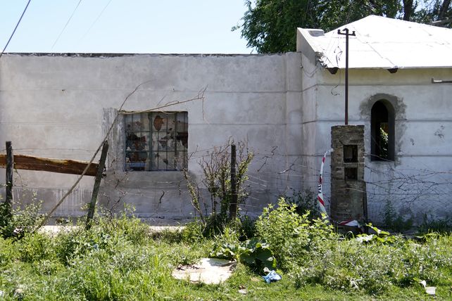 Casas abandonadas y perforadas a balazos, lo que dejó el crimen de un adolescente en barrio Gráfico