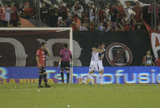 Newells hizo todo mal y fue noqueado por el Gimnasia de Maradona