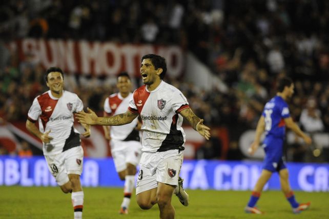 Golazo. Ever convirtió el segundo tanto en el triunfo 2-1 sobre el Matador de Victoria