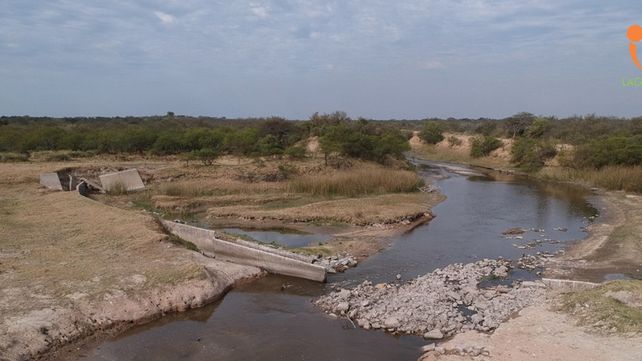 El espejo de agua de Laguna Paiva se secó y las autoridades afirman que arreglando un nivelador volverá a su esplendor.