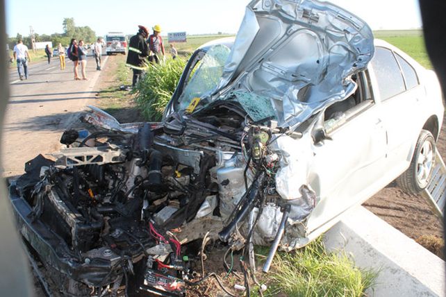 Ruta 34: tres víctimas fatales en un accidente entre un auto y dos motos