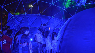 En el Galpón 15 todos los días, con tres funciones, el Planetario Móvil se instala hasta el 30 de julio.&nbsp;