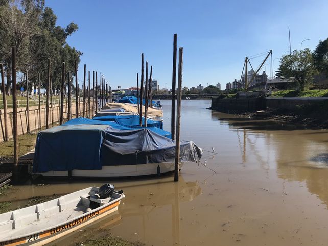 El río llegó al nivel más bajo en un año: guarderías náuticas quedaron fuera de servicio