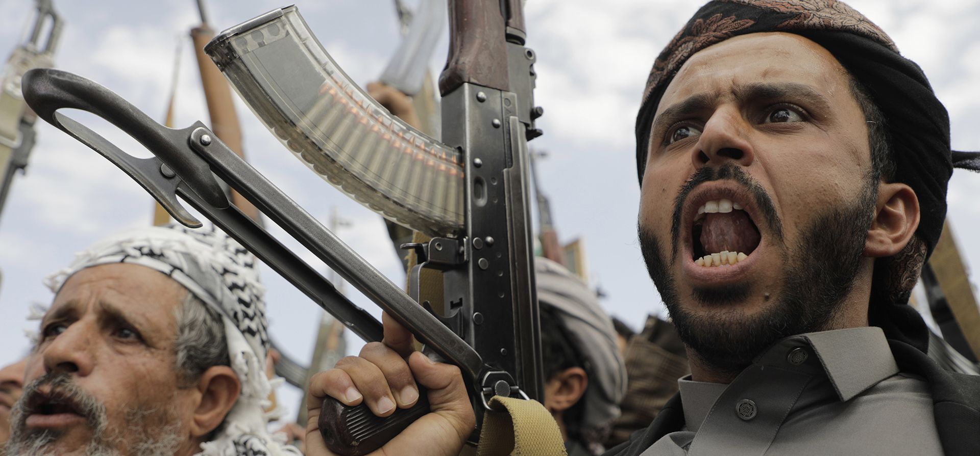 Partidarios hutíes corean consignas durante una manifestación semanal contra Estados Unidos y Israel en Saná, Yemen, el viernes 9 de mayo de 2025. (Foto AP/Osamah Abdulrahman) Partidarios hutíes corean consignas durante una manifestación semanal contra Estados Unidos y Israel en Saná, Yemen, el viernes 9 de mayo de 2025. (Foto AP/Osamah Abdulrahman)