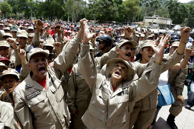 Milicias bolivarianas participarán hoy de las maniobras militares dispuestas por el gobierno de Maduro.