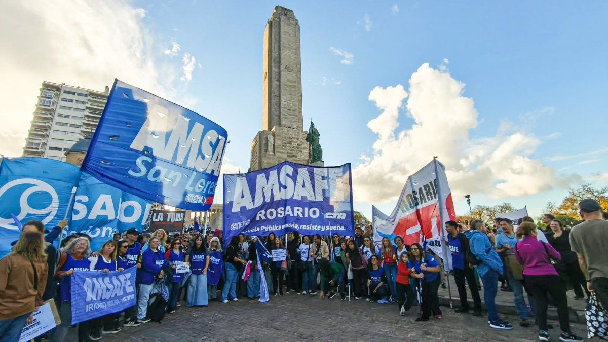Gremios docentes de Rosario se suman a un paro nacional este jueves por un femicidio