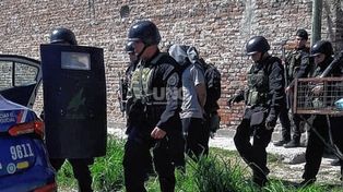El hombre detenido en barrio Transporte tras amenazar con inmolarse junto a su bebé.