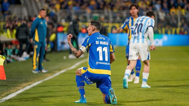 Ángel Di Maria protesta. Central y Racing juegan con dientes apretados.
