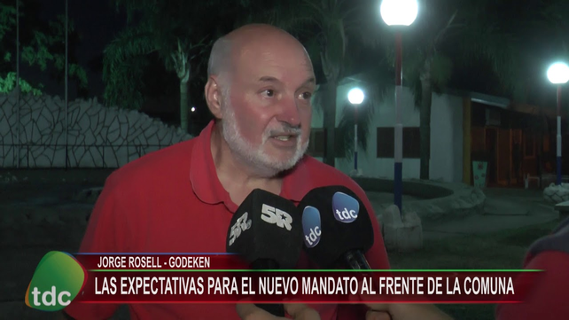 Por su notable parecido; algunos le decían Padre Farinello.&nbsp;