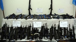 El Ministerio de Seguridad comenzó a destruir armas de fuego obsoletas de la Policía
