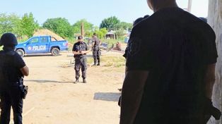 Una pareja que viajaba con un bebe en moto baleó a una menor en B° Policial.&nbsp;