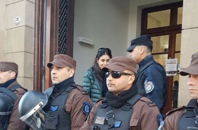 El edificio de Tribunales siempre fue muy custodiado. Foto gentileza Juan Cosso.&nbsp;