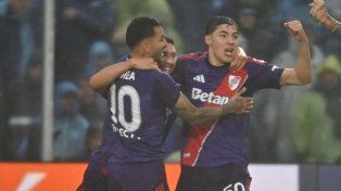 River le ganó sobre la hora a Atlético Tucumán en una noche pasada por agua