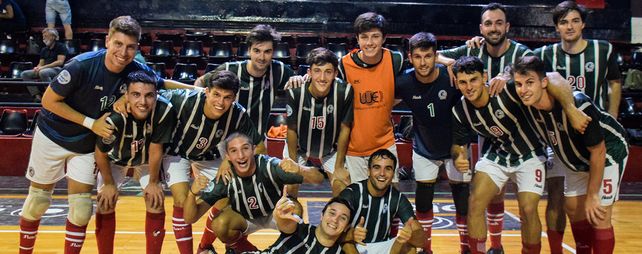 Jockey. Los pibes celebraron tras el triunfo por 4 a 2 sobre Náutico y sueñan con clasificar a las finales de primera división A.