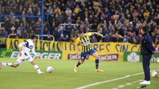 Tevez sigue con atención los movimientos de Blanco, quien ante Gimnasia tuvo un regular partido y este lunes buscará ser puzante contra Aldosivi.