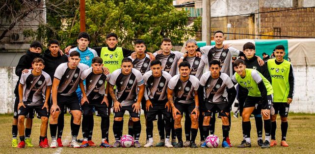 Río Negro: El equipo de barrio Belgrano fue el mejor en la fase regular en la Primera B. Ahora buscará el ascenso a l círculo superior. En la primera fecha visitará a Defensores Unidos.&nbsp;