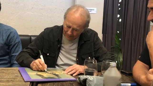 Serrat íntimo en Rosario: A Roberto Fontanarrosa le gustaba cantar a los gritos