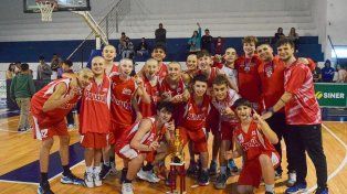 Los chicos de Paraná con las medallas.