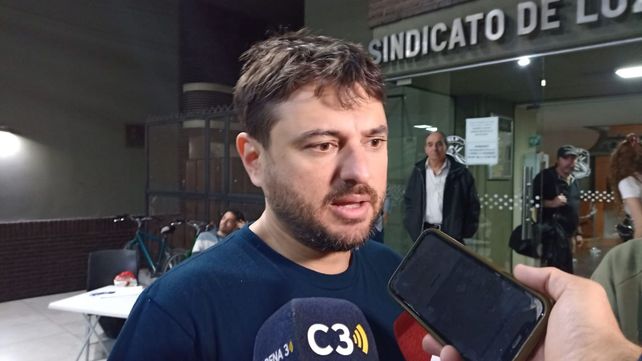 El precandidato presidencial Juan Grabois visitó a familiares de las víctimas de la violencia narco en barrio Los Pumitas.&nbsp;