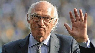 Carlos Bianchi fue condecorado en Francia