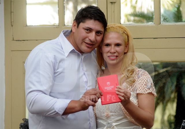 Nada de supersticiones: la pareja que se casó hoy en Santa Fe no le teme a la mala suerte
