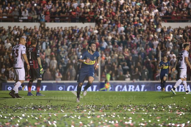 Boca derrotó a Patronato por 2 a 0 y festejó en un Grella repleto
