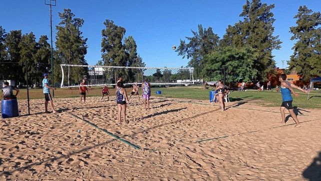 Alma Juniors prepara su segundo torneo de Beach Vóley en el Polideportivo del club. Alma Juniors prepara su segundo torneo de Beach Vóley en el Polideportivo del club.