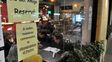 Los bares y restaurantes de Rosario buscan las maneras de atraer clientes para el Día del Amigo.
