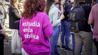 Los docentes y no docentes de la UNR demandan más fondos para que la institución siga funcionando.