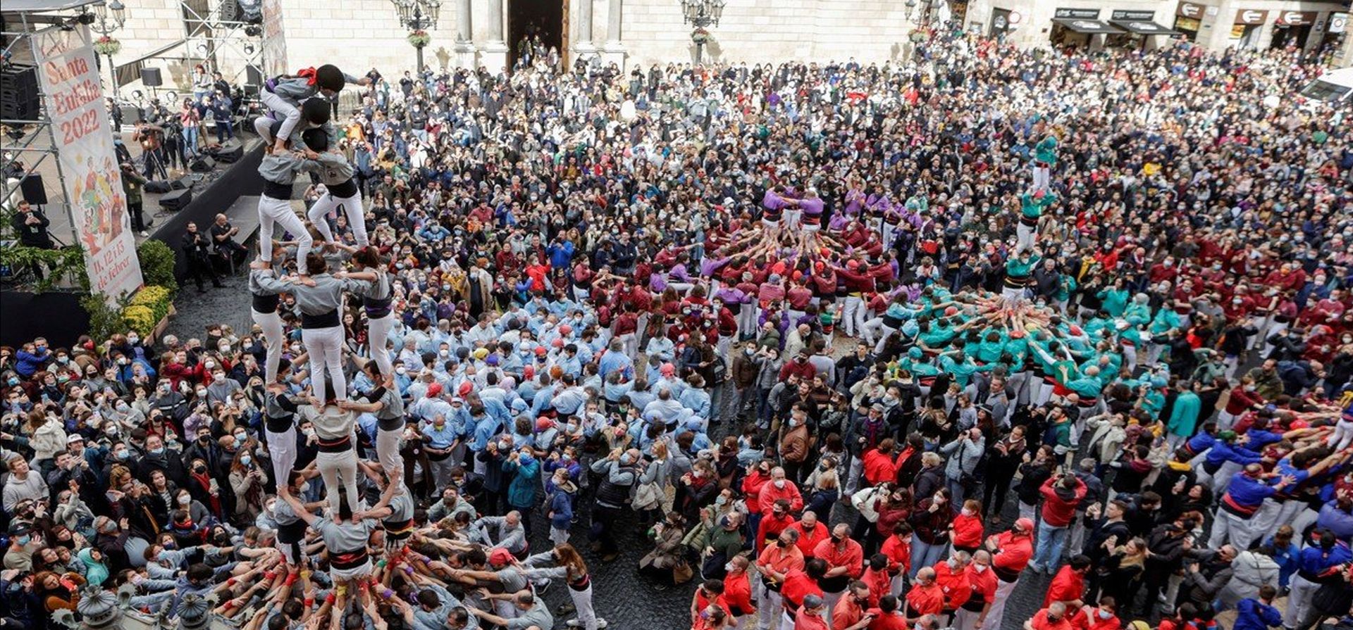 La jornada castellera en Barcelona, España. La celebración de las fiestas de Santa Eulália (copatrona de la capital catalana), volvieron a ser presenciales tras la pandemia del covid-19.