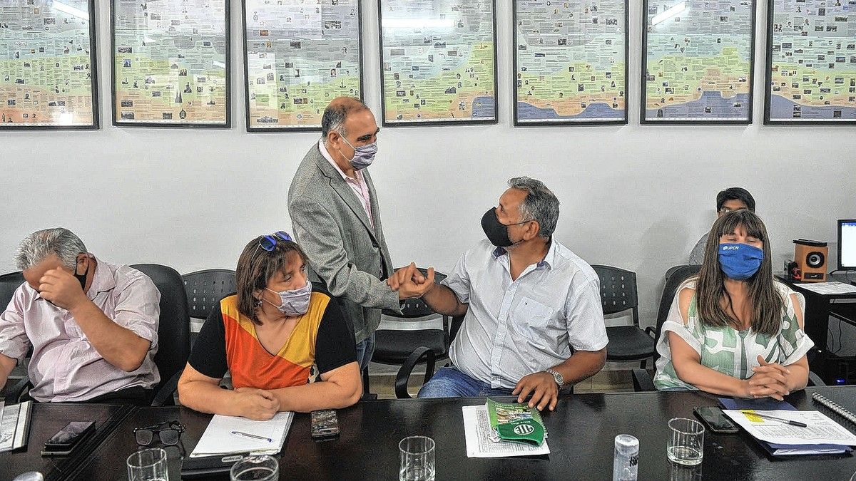 UPCN y ATE rechazaron el aumento ofrecido por el gobierno